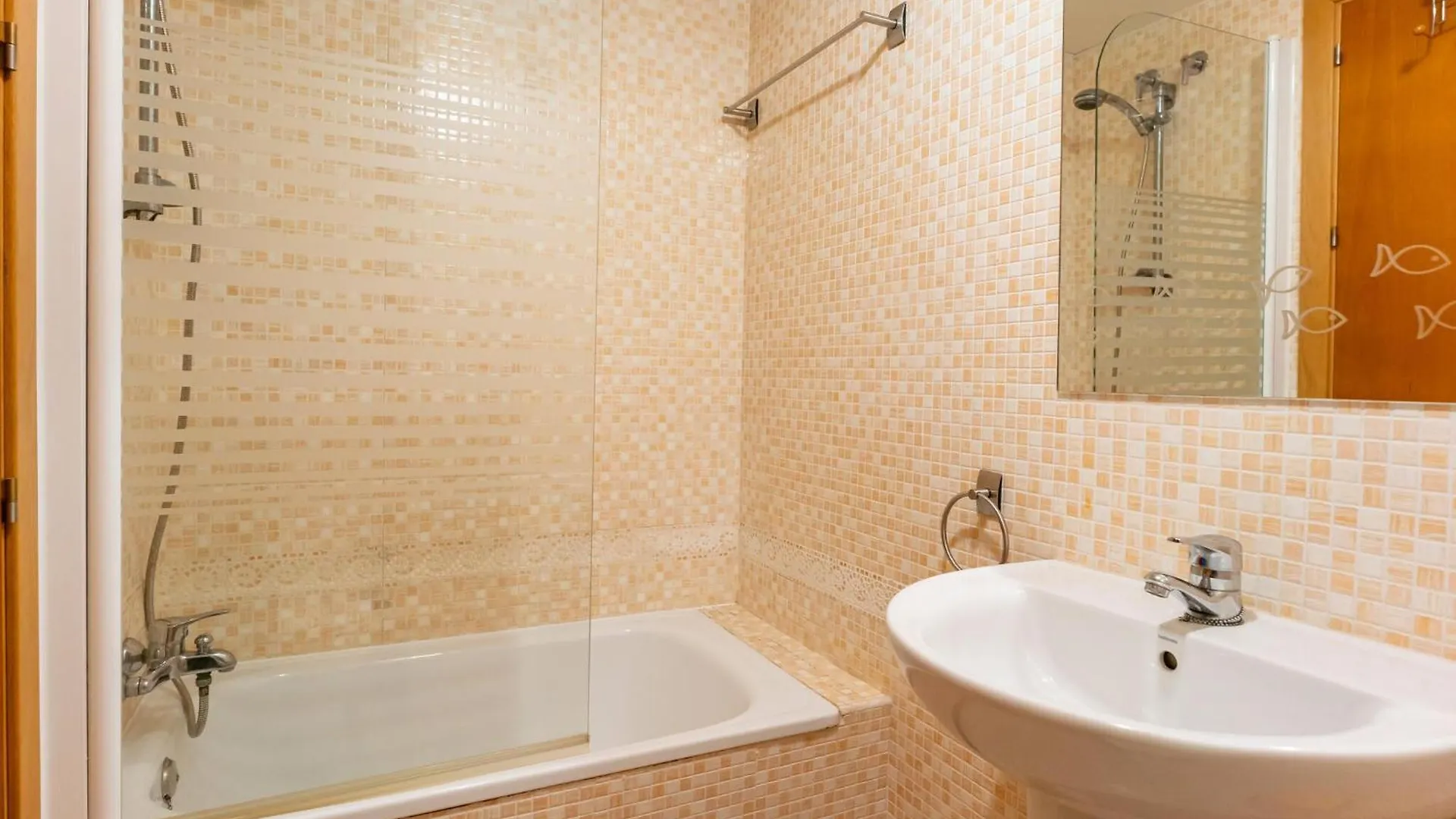 2 Bedroom Stunning Apartment In Roquetas De Mar