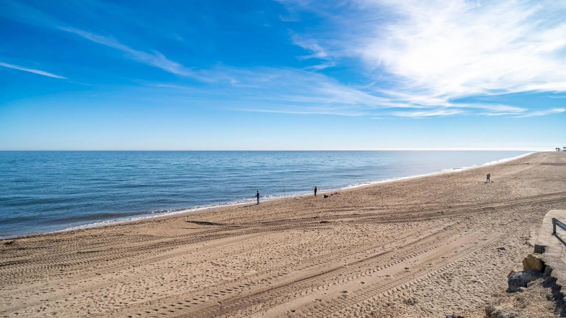 2 Bedroom Stunning Apartment In Roquetas De Mar