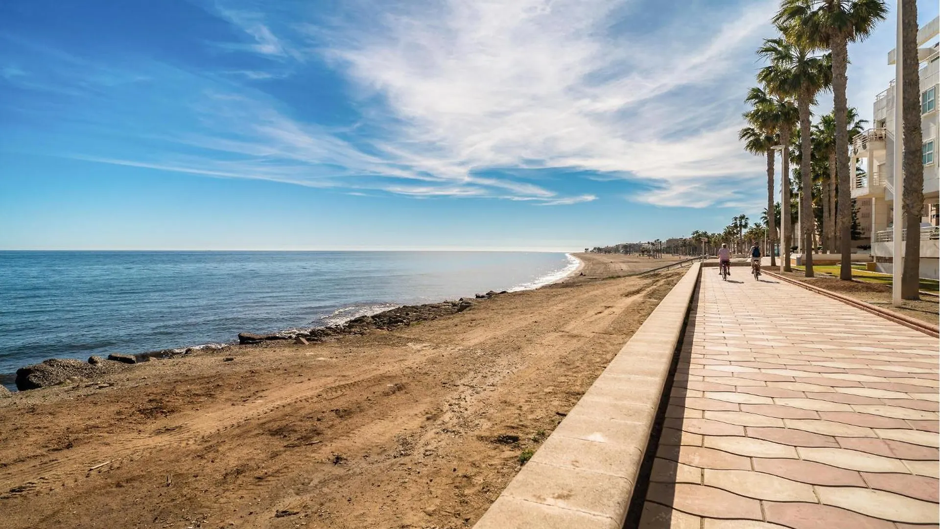 2 Bedroom Stunning Apartment In Roquetas De Mar